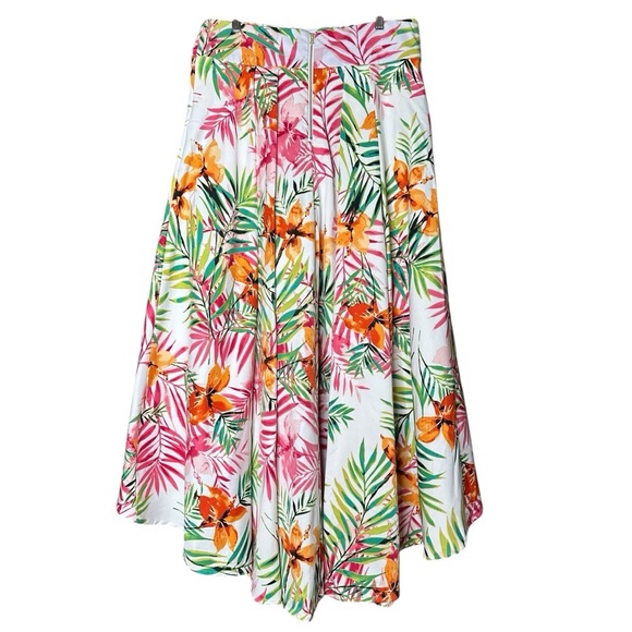 NWT New York & Company Pleated Overlay Tropical Floral Skirt With Shorts. Size L - Picture 3 of 12
